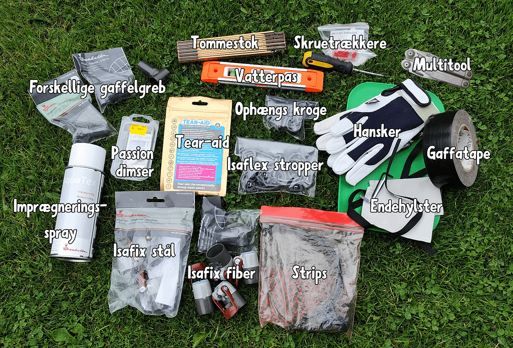 Værktøj og reservedele til Camp-let: Gaffatape, strips, Isafix, Tear-Aid, stropper, skruetrækker m.m.