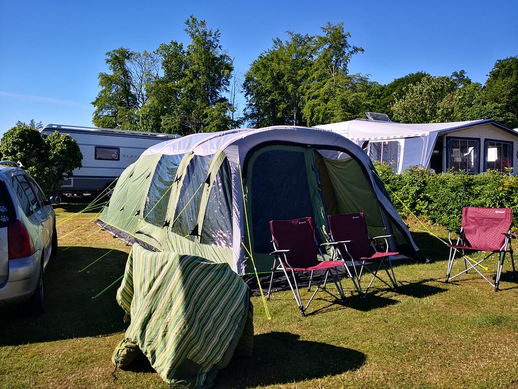 camping gennem tiden har også budt på stort lufttelt fra outwell