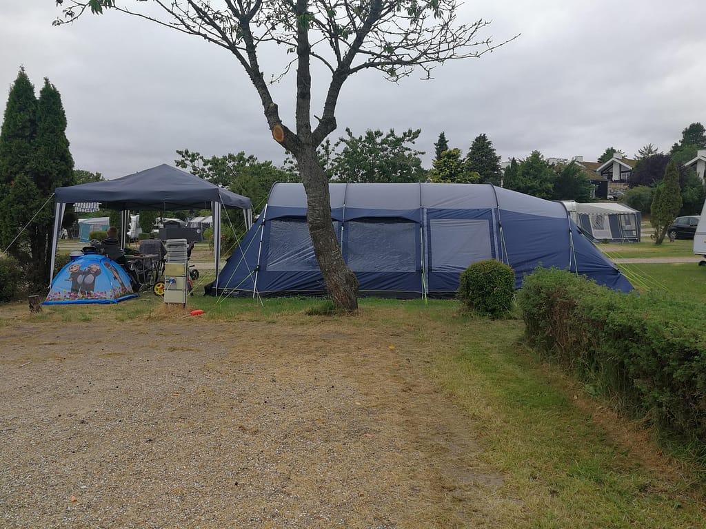 vores telt mens det er slået op i jesperhus