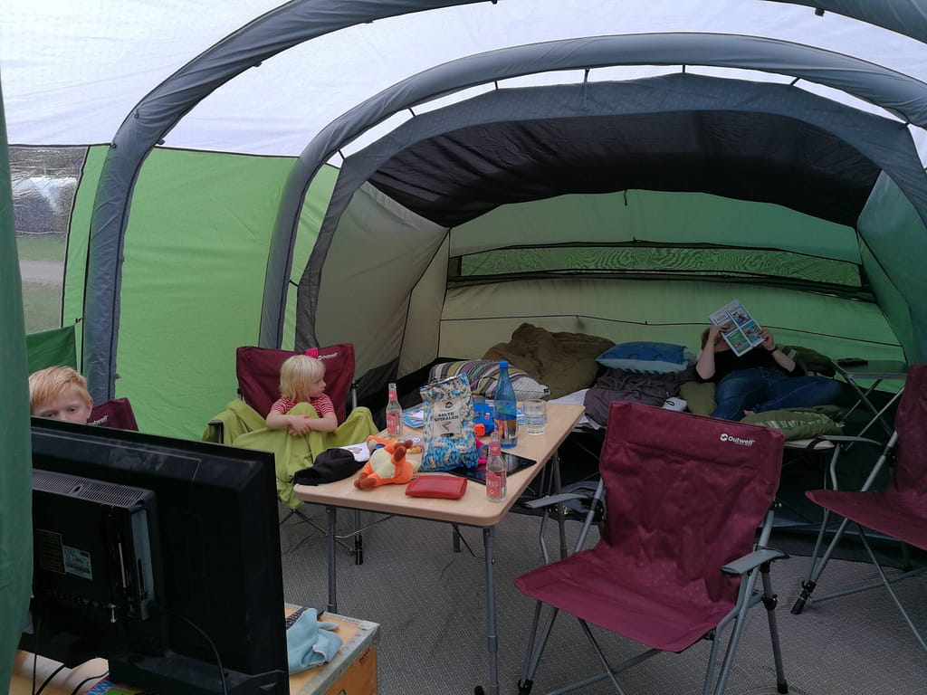 camping gennem tiden har også budt på stort lufttelt fra outwell