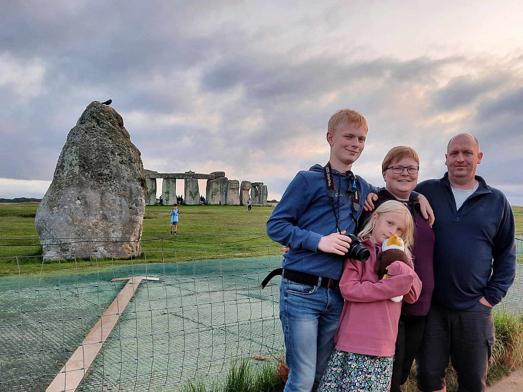 Hr og Fru Kreativ på camping med Camp-let teltvogn, en af vores budgetvenlige rejser