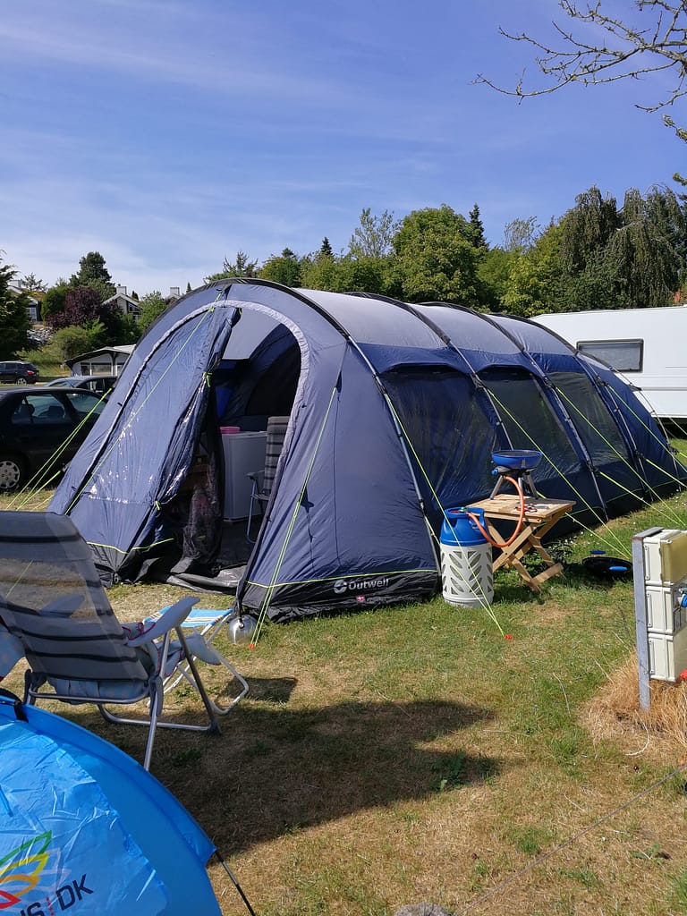 vores telt mens det er slået op i jesperhus