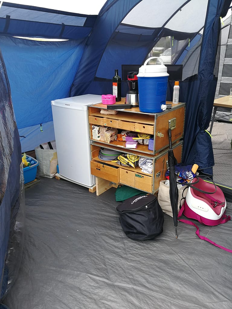 Køkken indretning af vores tunneltelt