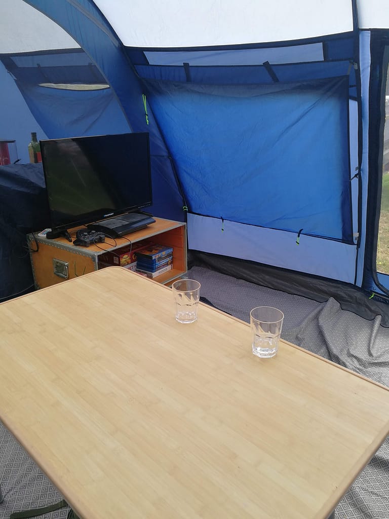 "stue" indretningen i vores tunneltelt
